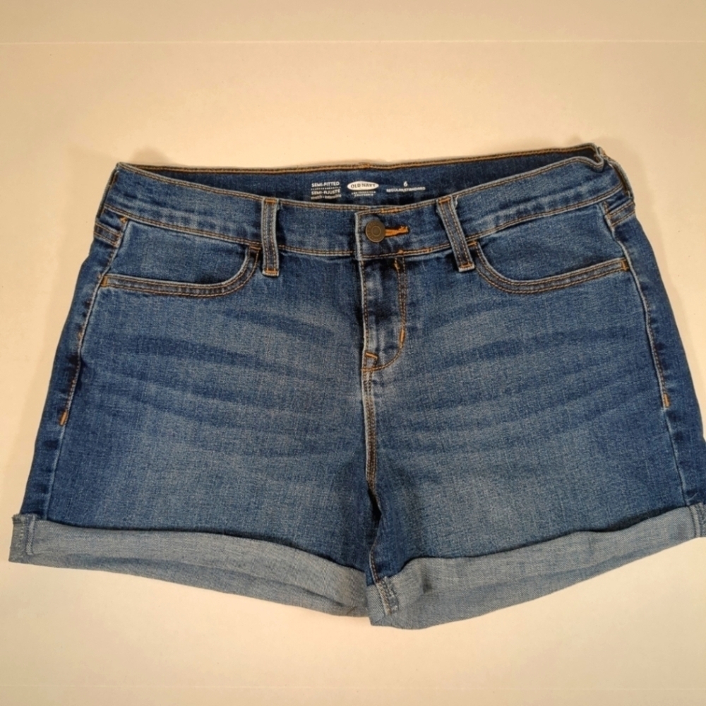 Old Navy Women's Semi-fitted Stretch Cuffed Classic Blue Jean Shorts, Size 6